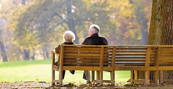 保险行业积极应对老年保险群体消费者并展开一系列活动
